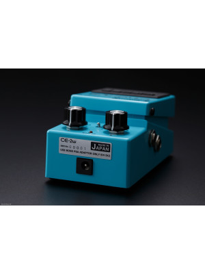 BOSS CE-2W WAZA CRAFT Chorus gitarski efekt